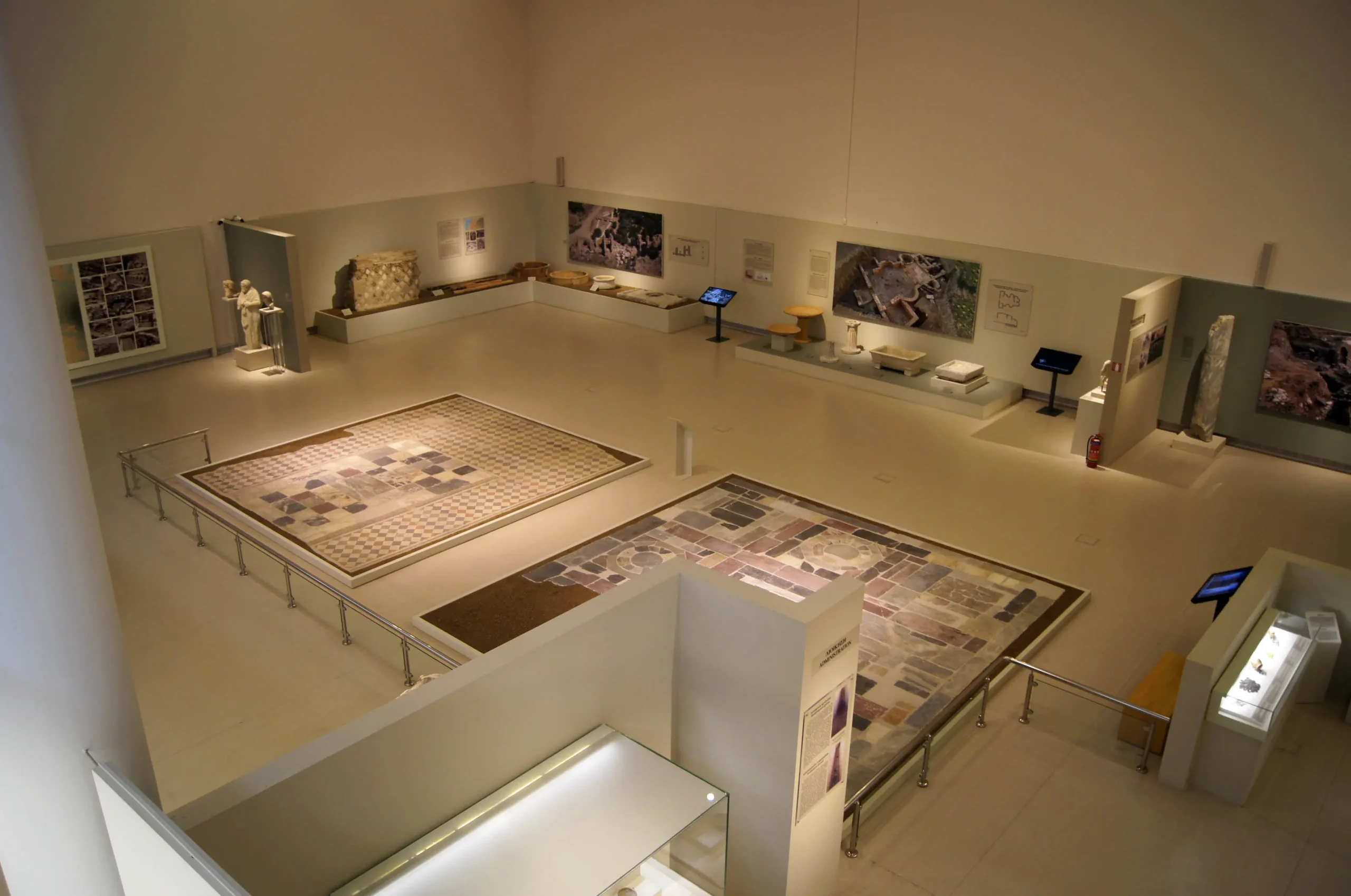 Αίθουσα Δημόσιου Βίου