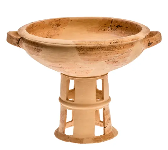 Αβαθής κρατήρας με διάτρητη βάση