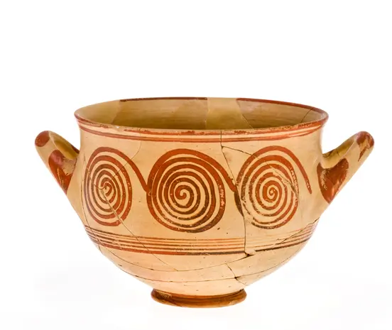 Σκύφος με διακόσμηση σπειρών