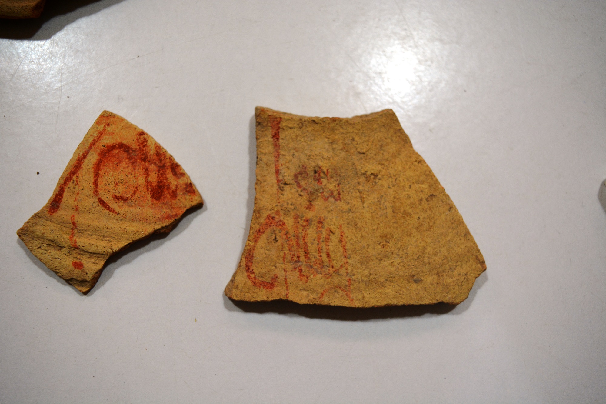 όστρακα αμφορέων LR1 με dipinti 5ος αι.