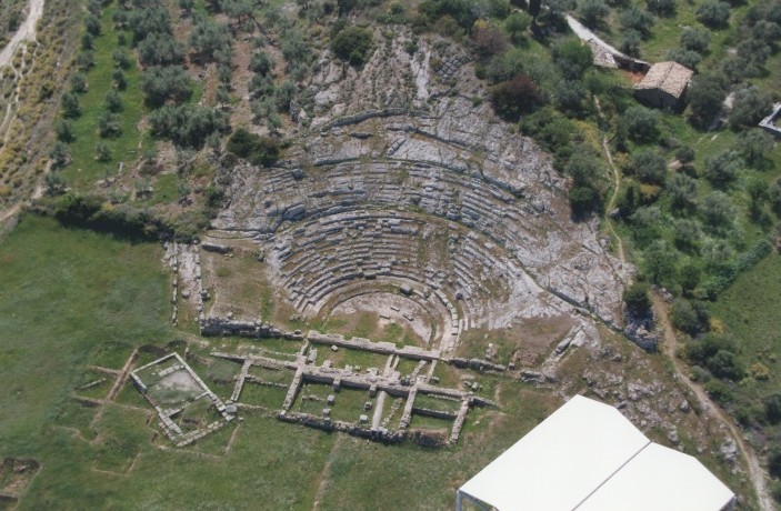 theatro-arxaias-aigeiras-resized Θέατρο αρχαίας Αίγειρας