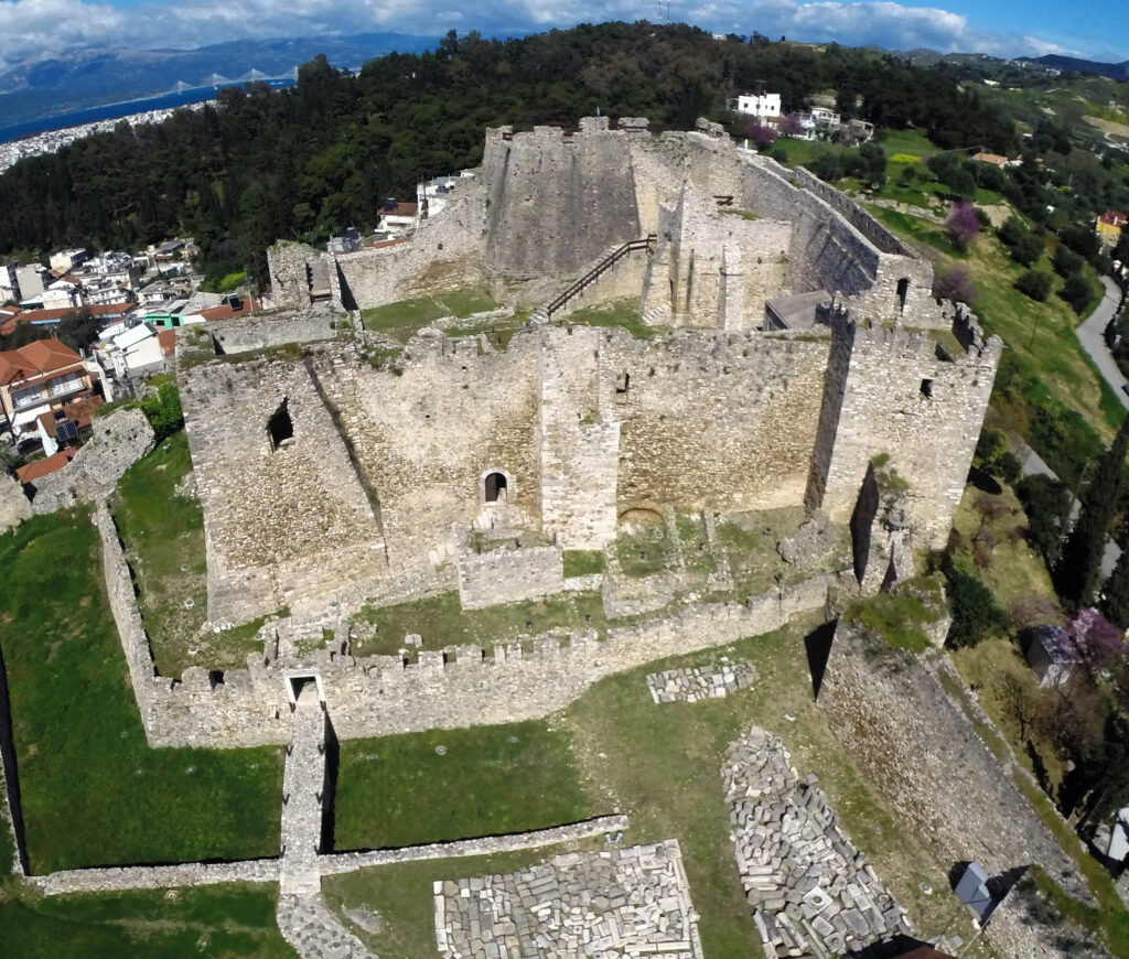 Kastro Patras Κάστρο της Πάτρας - Γενική άποψη του Εξαπυργίου