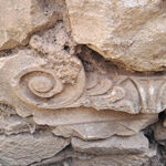 Αρχιτεκτονικό μέλος ενσωματωμένο στην τοιχοποιία του πύργου