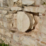 εντοιχισμένο αρχαίο αρχιτεκτονικό μέλος στα βόρεια τείχη